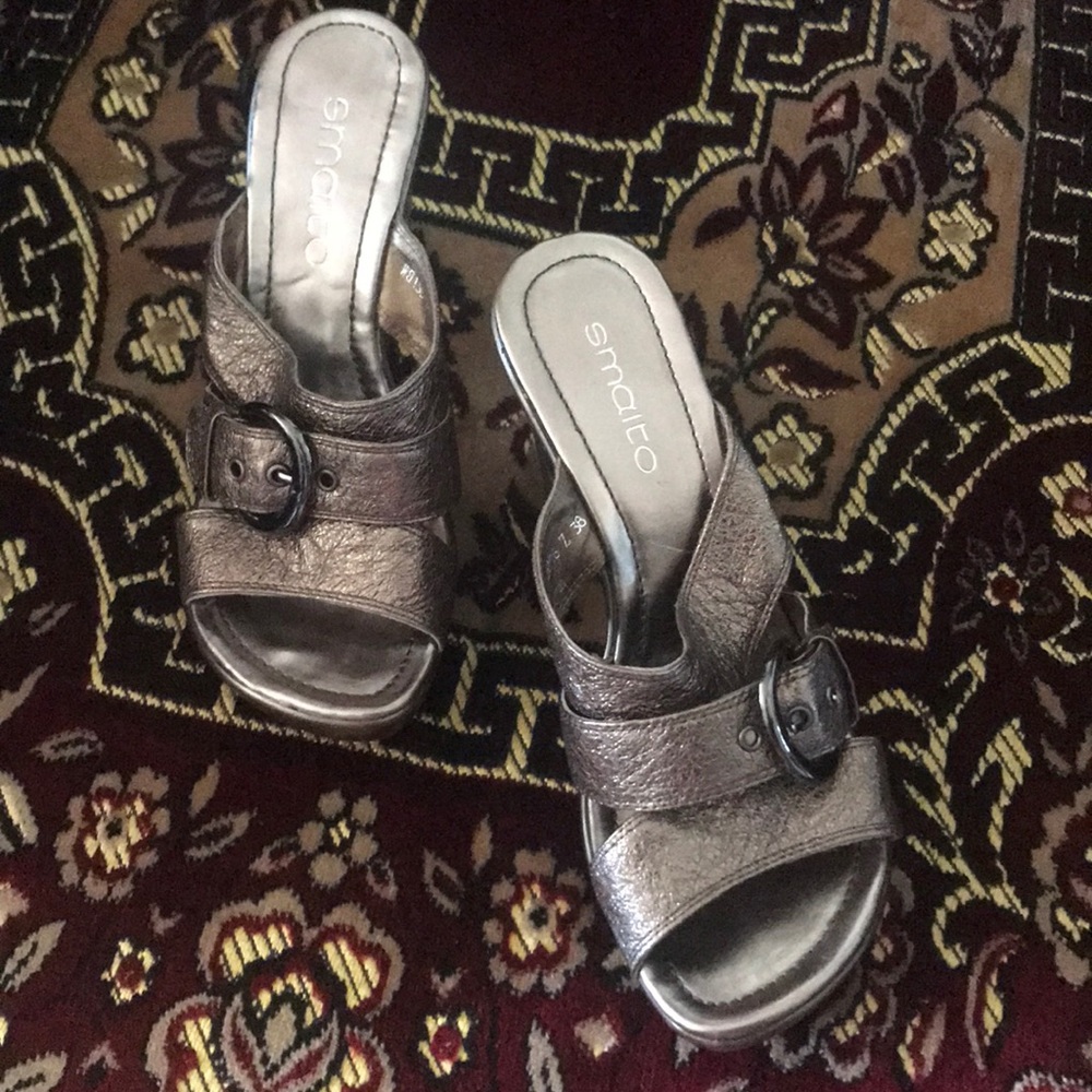 Shoes - Picture 7 of 8